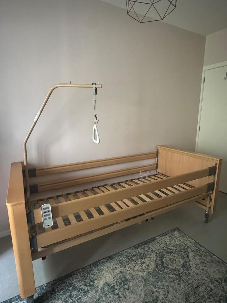 Zorgbed + optioneel Anti decubitus matras, Huis en Inrichting, Slaapkamer | Bedden, Zo goed als nieuw, Verstelbaar, Ophalen