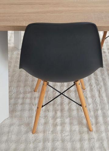 Eetkamerstoelen in perfecte staat.  beschikbaar voor biedingen