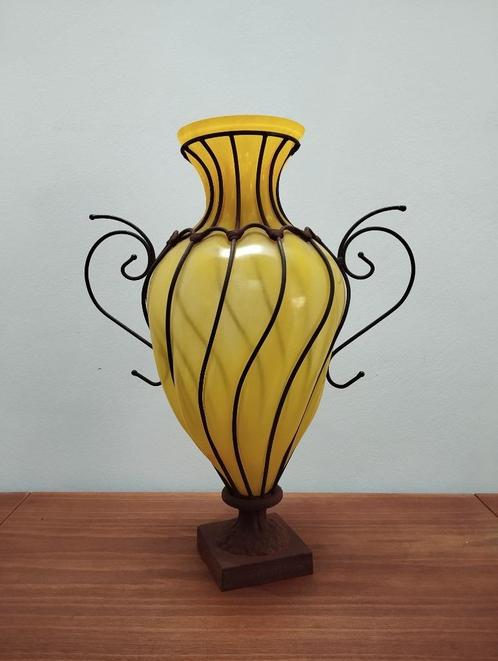 Grote Venetiaanse vaas in ijzeren frame, Antiek en Kunst, Antiek | Glaswerk en Kristal, Ophalen