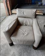 Beige fauteuil, Ophalen