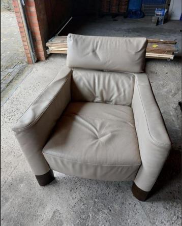 Beige fauteuil  beschikbaar voor biedingen
