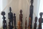 11 handgesneden houten afrikaanse beelden  grootste is 65 cm, Ophalen