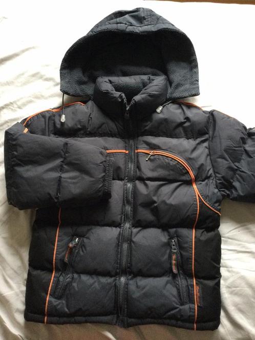 Manteau d'hiver épais gris foncé avec bordures orange t128, Enfants & Bébés, Vêtements enfant | Taille 128, Manteau, Enlèvement ou Envoi