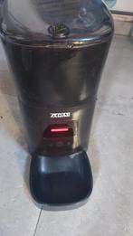 Drink fontein. Zeddar eet bak, Ophalen