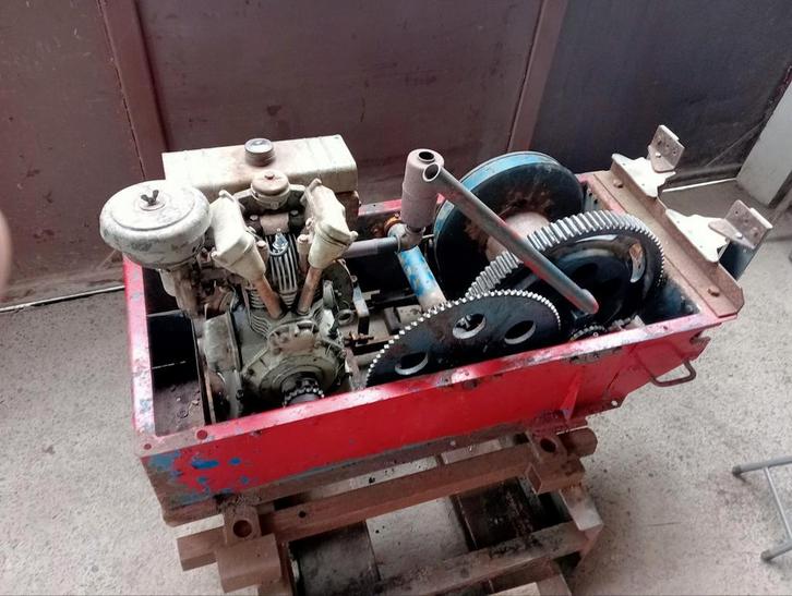 Treuil à moteur Bernard, Articles professionnels, Machines & Construction | Jardin, Parc & Sylviculture, Enlèvement