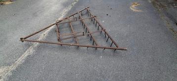Oude metalen eg beschikbaar voor biedingen