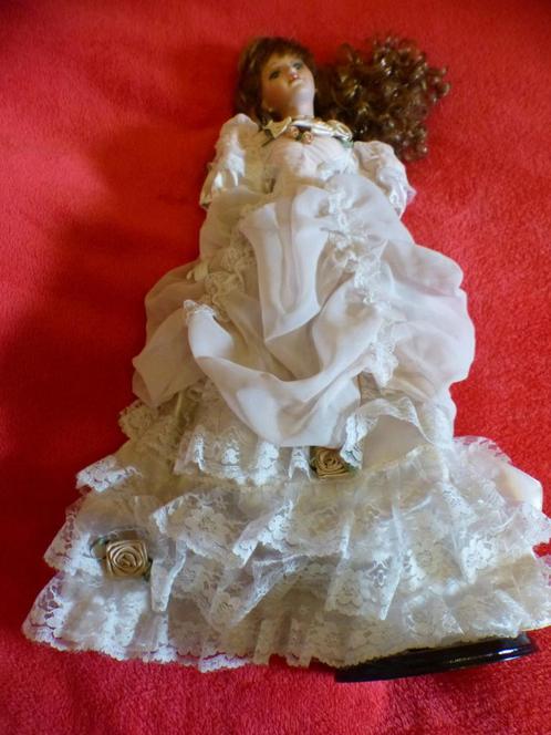 Oude roodharige pop (zijden jurkje, porseleinen onderarmen, Verzamelen, Poppen, Gebruikt, Pop, Ophalen of Verzenden