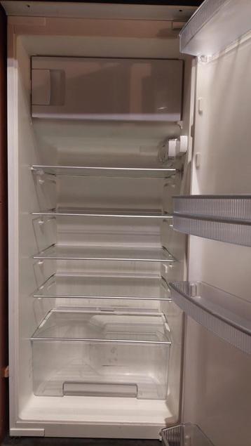 Frigo encastrable Neff 211 l (123x53 cm) beschikbaar voor biedingen