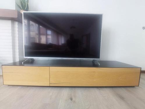 Design tv-meubel Brooklyn in zwart staal en eikenhout, Huis en Inrichting, Kasten |Televisiemeubels, Zo goed als nieuw, Minder dan 100 cm