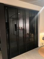 Zwarte, houten raamdecoratie met nerfstructuur, Huis en Inrichting, Stoffering | Gordijnen en Lamellen, Ophalen, 200 cm of meer