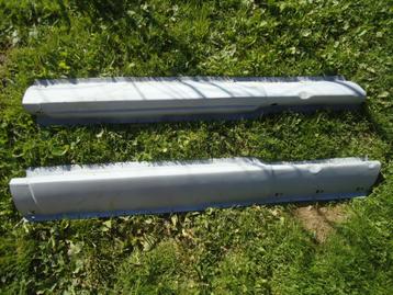 Paar triumph tr5 pi-rockerpanelen  beschikbaar voor biedingen