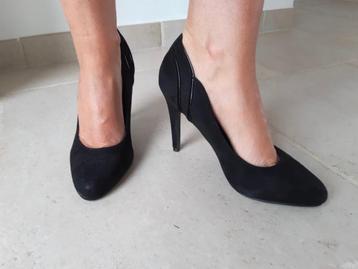 Elegante high heels in daim