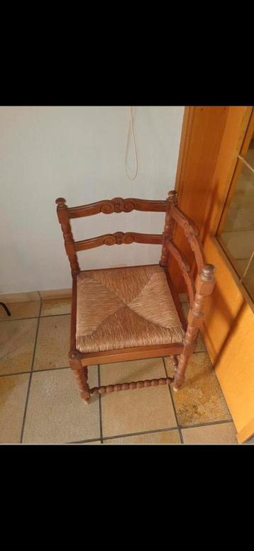 Vintage Rieten Stoel beschikbaar voor biedingen