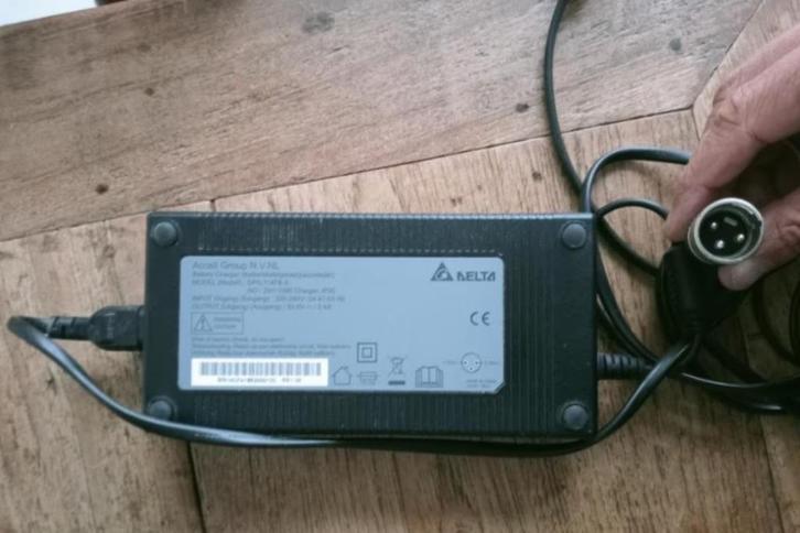 acculader fiets, Fietsen en Brommers, Fietsaccessoires | Fietsaccu's, Ophalen