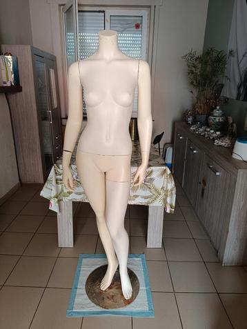 Vintage etalagepop paspop mannequin