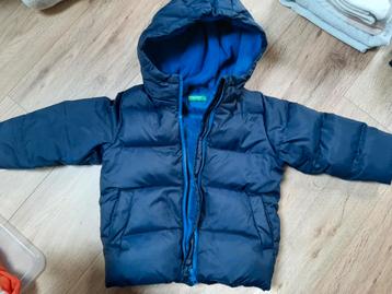 Mooie donkerblauwe donsjas voor jongen (2-3 j) van Benetton beschikbaar voor biedingen