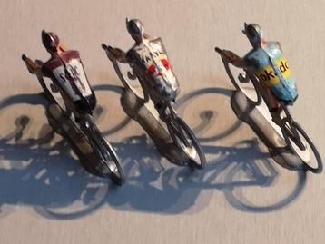 3 oude metalen coureurkes beschikbaar voor biedingen
