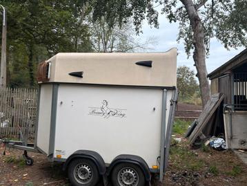 Paardentrailer/paardenvan beschikbaar voor biedingen