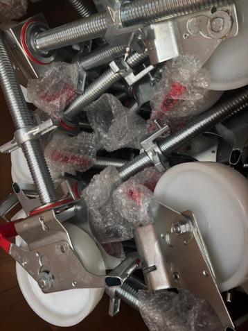 Wielen voor multidirectionele steiger en steigeraccessoires beschikbaar voor biedingen