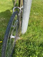 Vintage koersfiets., Ophalen