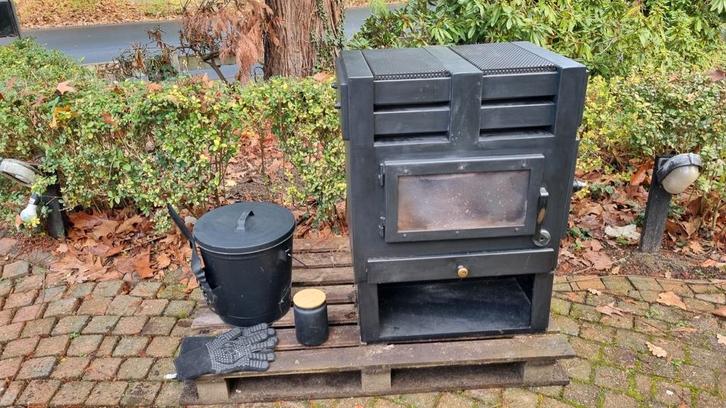 Oude houtkachel met accessoires, Huis en Inrichting, Kachels, Gebruikt, Houtkachel, Hout, Ophalen