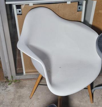 Moderne Eetkamerstoelen wit en zwart beschikbaar voor biedingen