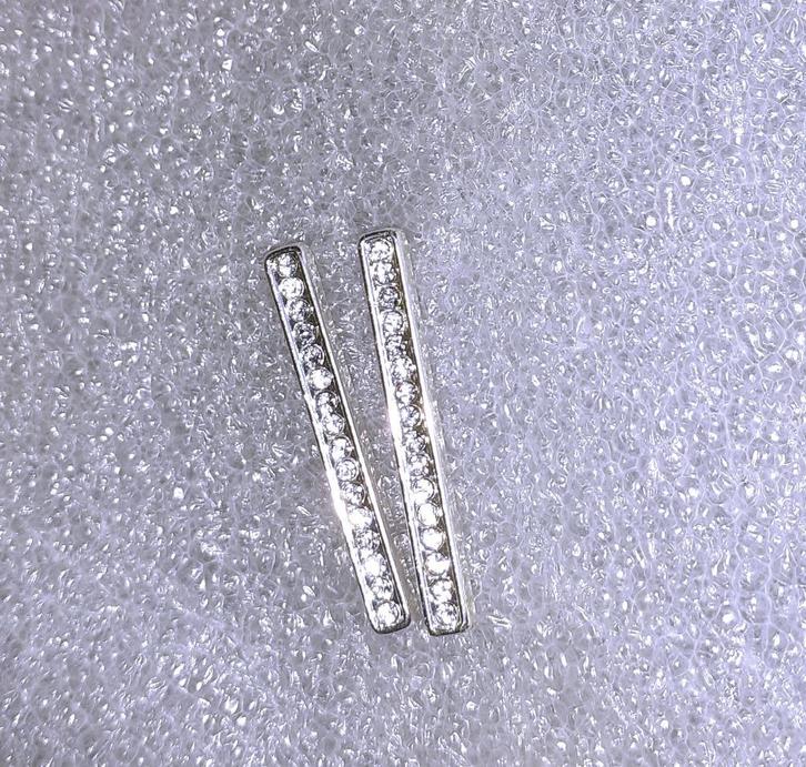 oorstekers zilver met witte diamantjes op plaatje, Handtassen en Accessoires, Oorbellen, Nieuw, Knopjes of Stekers, Zilver, Zilver