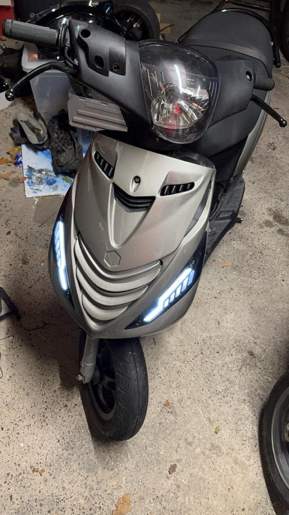 piaggio zip,+ Peugeot vivacity en veel stukken, Fietsen en Brommers, Scooters | Piaggio, Zo goed als nieuw, Zip, Klasse B (45 km/u)