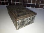 oud Vintage metalen kistje met reliëfafdrukken, Minder dan 50 cm, Gebruikt, Minder dan 50 cm, Ophalen of Verzenden