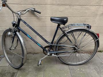 Oude damesfiets / Stationsfiets beschikbaar voor biedingen