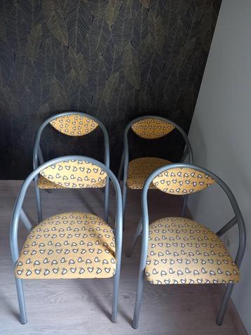 4 stoelen beschikbaar voor biedingen