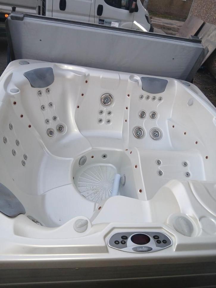 Jacuzzi livré gratuitement, Jardin & Terrasse, Accessoires de piscine, Envoi