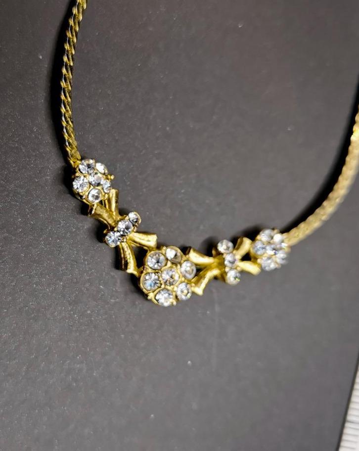 Collier doré vintage avec fleurs en strass – années 90, Handtassen en Accessoires, Kettingen, Zo goed als nieuw, Overige materialen