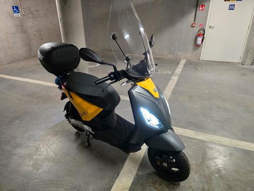 Piaggio one klasse a electrische scooter, Fietsen en Brommers, Scooters | Piaggio, Zo goed als nieuw, Ophalen