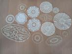 lot handwerk onderleggertjes gehaakt en gekantklost, Enlèvement ou Envoi