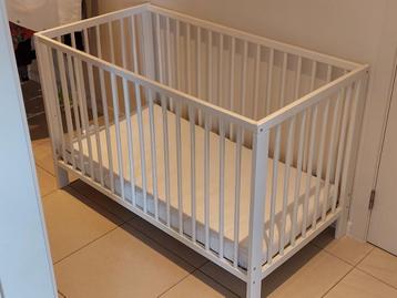 Babybedje + Matras beschikbaar voor biedingen