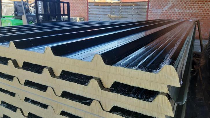 Dakplaten 30mm isolatie zeer mooie B keuze zwarte kleur, Doe-het-zelf en Bouw, Platen en Panelen, Nieuw, Ophalen of Verzenden