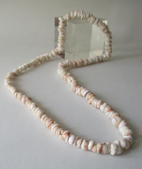 Ketting-KS003: Stukjes Licht Bruine schelp-74cm., Handtassen en Accessoires, Kettingen, Nieuw, Steen of Mineraal, Beige, Verzenden