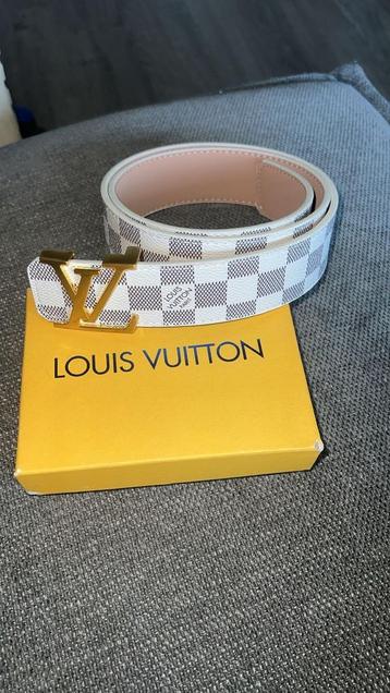 L v riem te koop beschikbaar voor biedingen