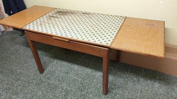 antieke tafel beschikbaar voor biedingen