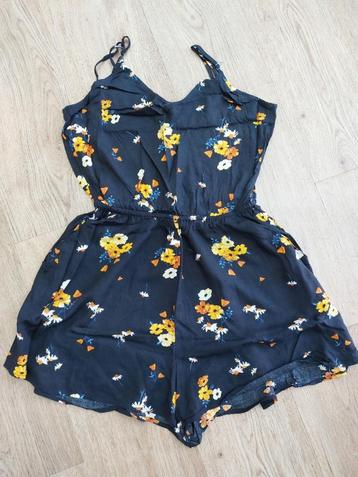gebloemde playsuit beschikbaar voor biedingen