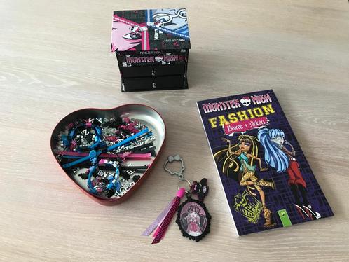 Boîte à bijoux, porte-clés, bracelets et livre Monster High, Enfants & Bébés, Jouets | Autre, Utilisé, Fille, Enlèvement ou Envoi