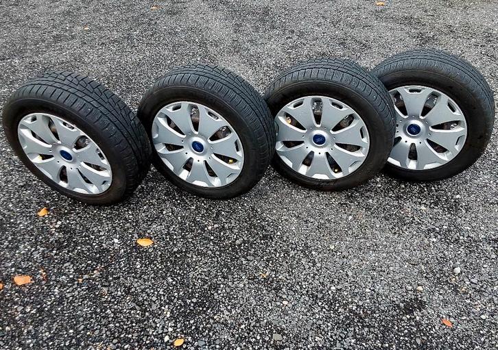 4 roues hiver Ford Focus avec pneus hiver 205/55-16, Autos : Pièces & Accessoires, Pneus & Jantes, Pneus et Jantes, Pneus hiver
