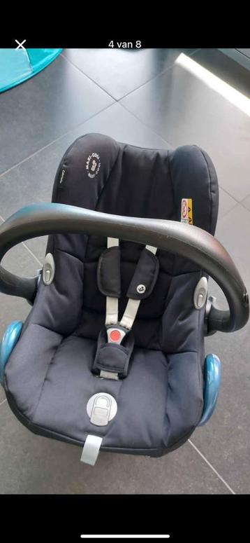 Familyfix Easyfix En Maxi-cosi Cabriofix en maxicosi zelf beschikbaar voor biedingen