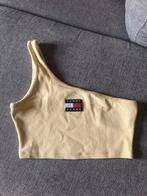 Top Tommy Hilfiger taille s, Vêtements | Femmes, Tops, Comme neuf, Jaune