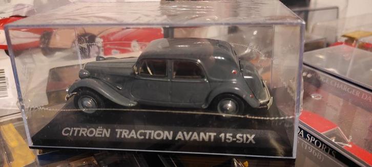 Citroën Traction Avant 15 Six grijs 1:43 in vitrinedoosje, Hobby en Vrije tijd, Modelauto's | 1:43, Nieuw, Ophalen of Verzenden