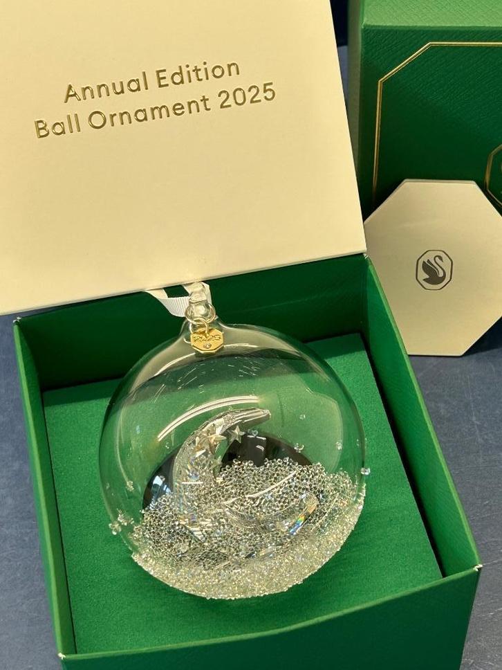 Swarovski Kerst Ornament Kerstbal 2025, Verzamelen, Swarovski, Nieuw, Figuurtje, Ophalen of Verzenden