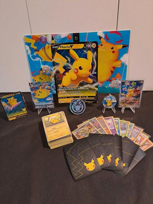 Pikachu cadeau set, super veel pikachu, Hobby en Vrije tijd, Verzamelkaartspellen | Pokémon, Zo goed als nieuw, Ophalen of Verzenden