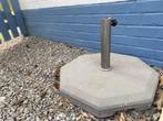 2 betonnen parasol voeten ( zwaar) voor balkom terras of in, Tuin en Terras, Ophalen, Zo goed als nieuw
