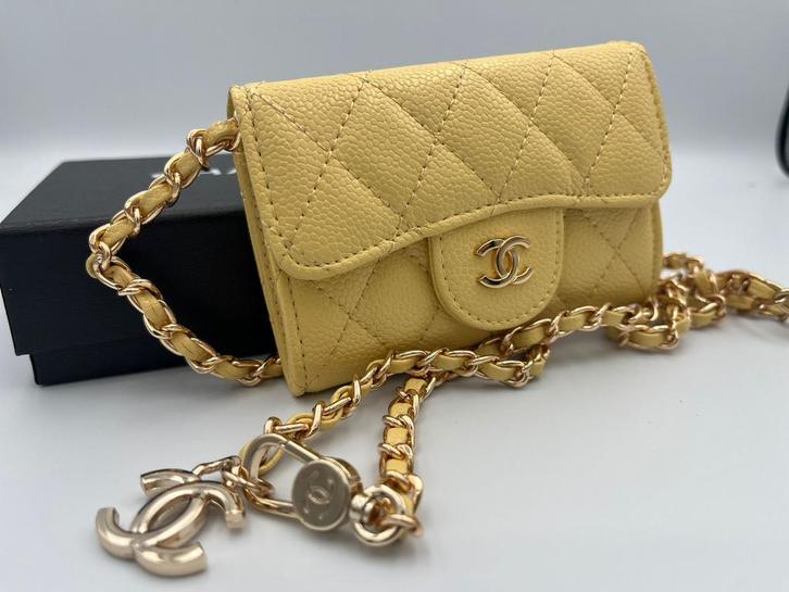 Elegante mini crossbody Chanel, Handtassen en Accessoires, Tassen | Damestassen, Zo goed als nieuw, Geel, Ophalen of Verzenden